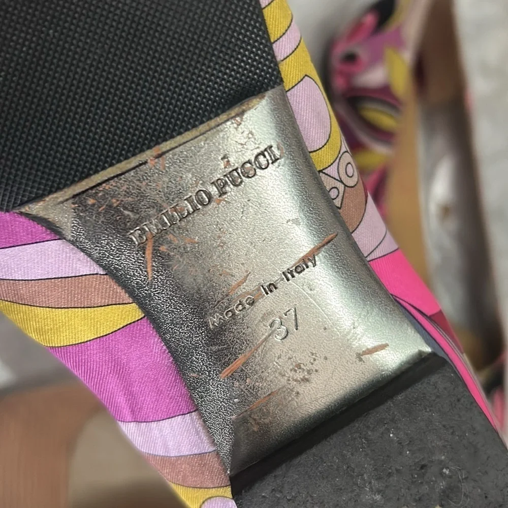 Emilio Pucci vibrant flats